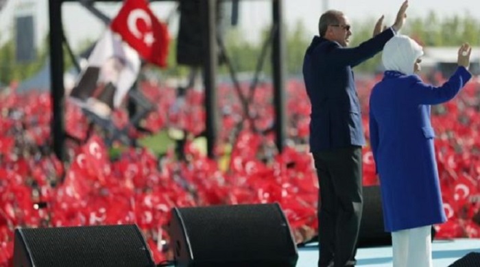Deutsch-Türken: “Deutsche Medien Grund für Erdoğans Popularität”